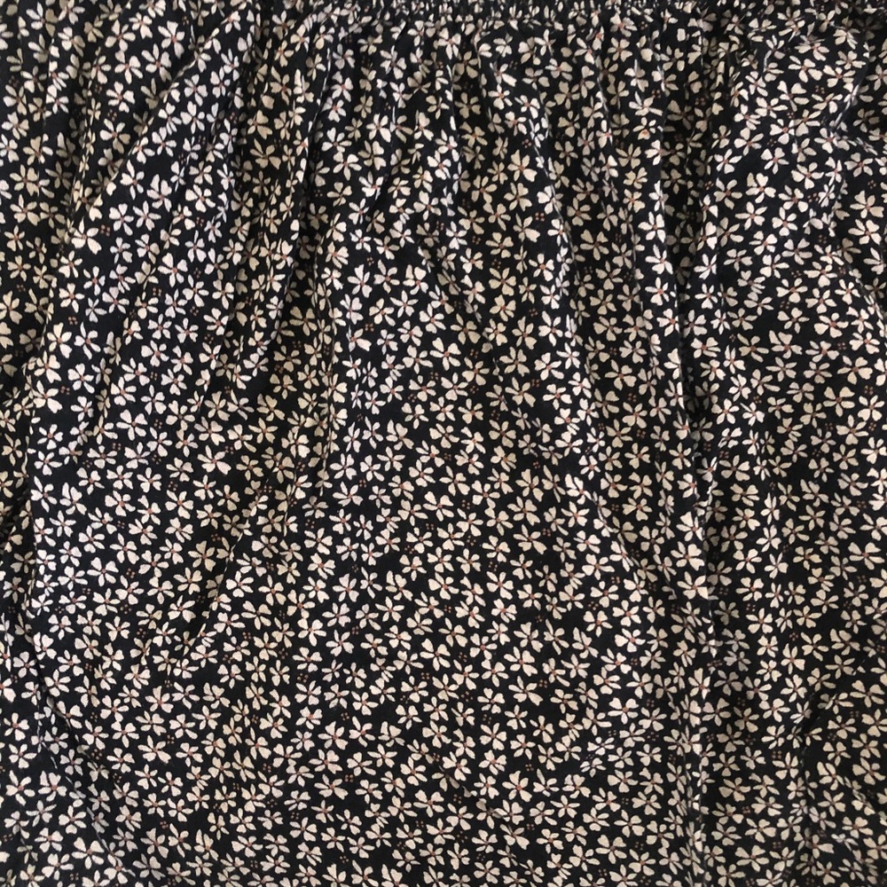 Brandy Melville Luma Skirt - Picture 4 of 4